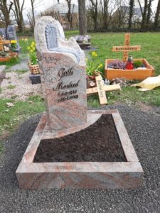 Urnengrab Granit Juparana mit Ornament Himmelstor